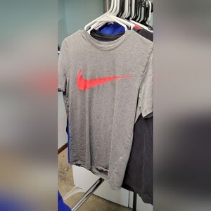 Men's Small Nike Short Sleeve Shirt EUC